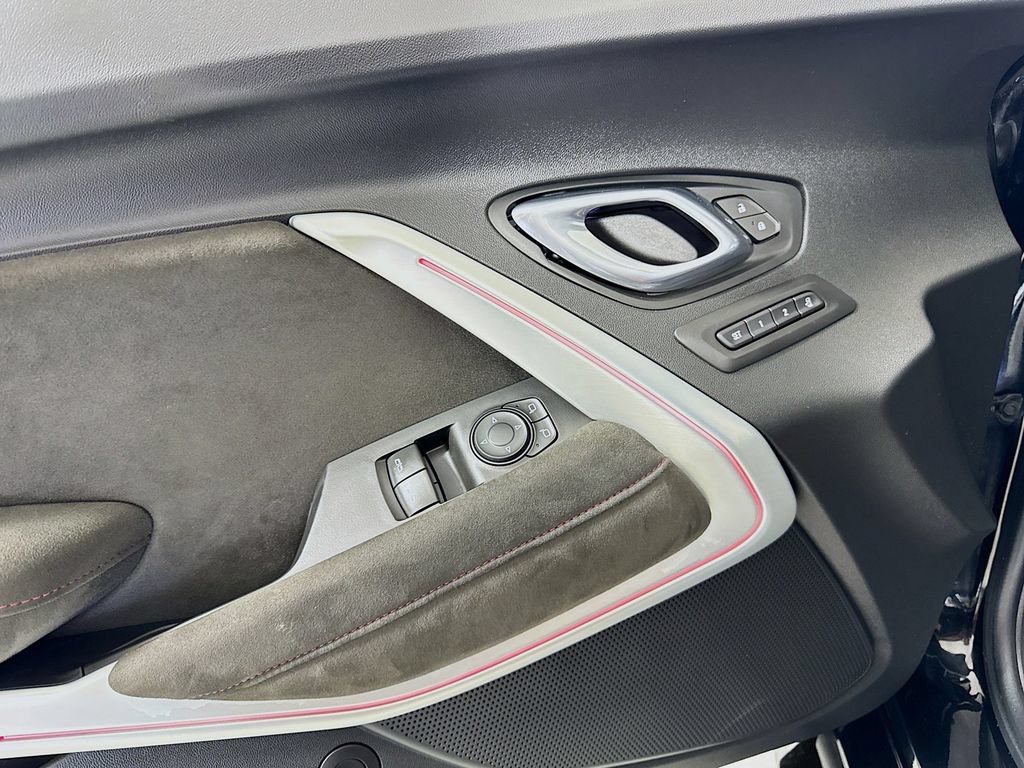Used 2018 Chevrolet Camaro ZL1 RWD image 19