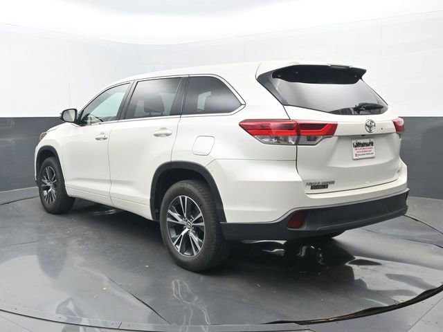 Used 2018 Toyota Highlander Plus FWD image 3