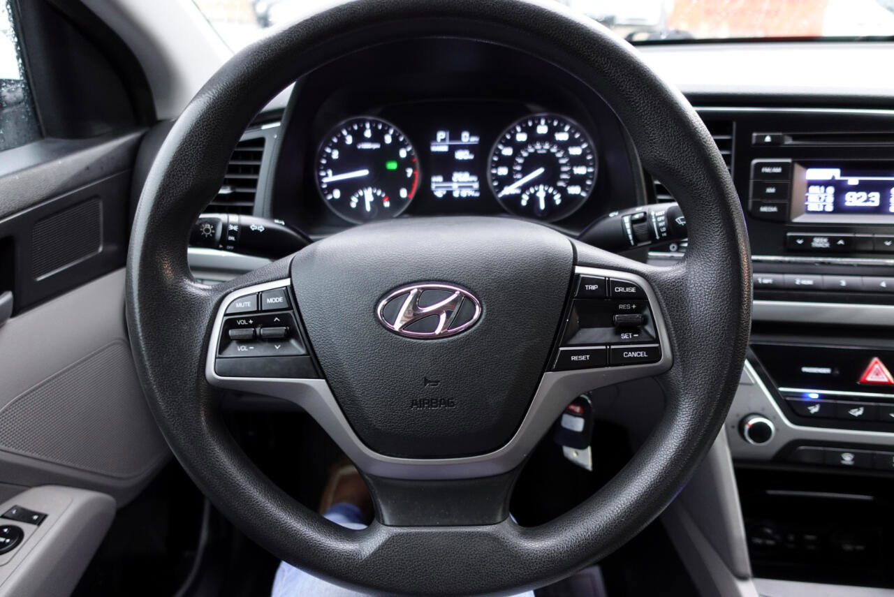Used 2017 Hyundai Elantra SE image 14