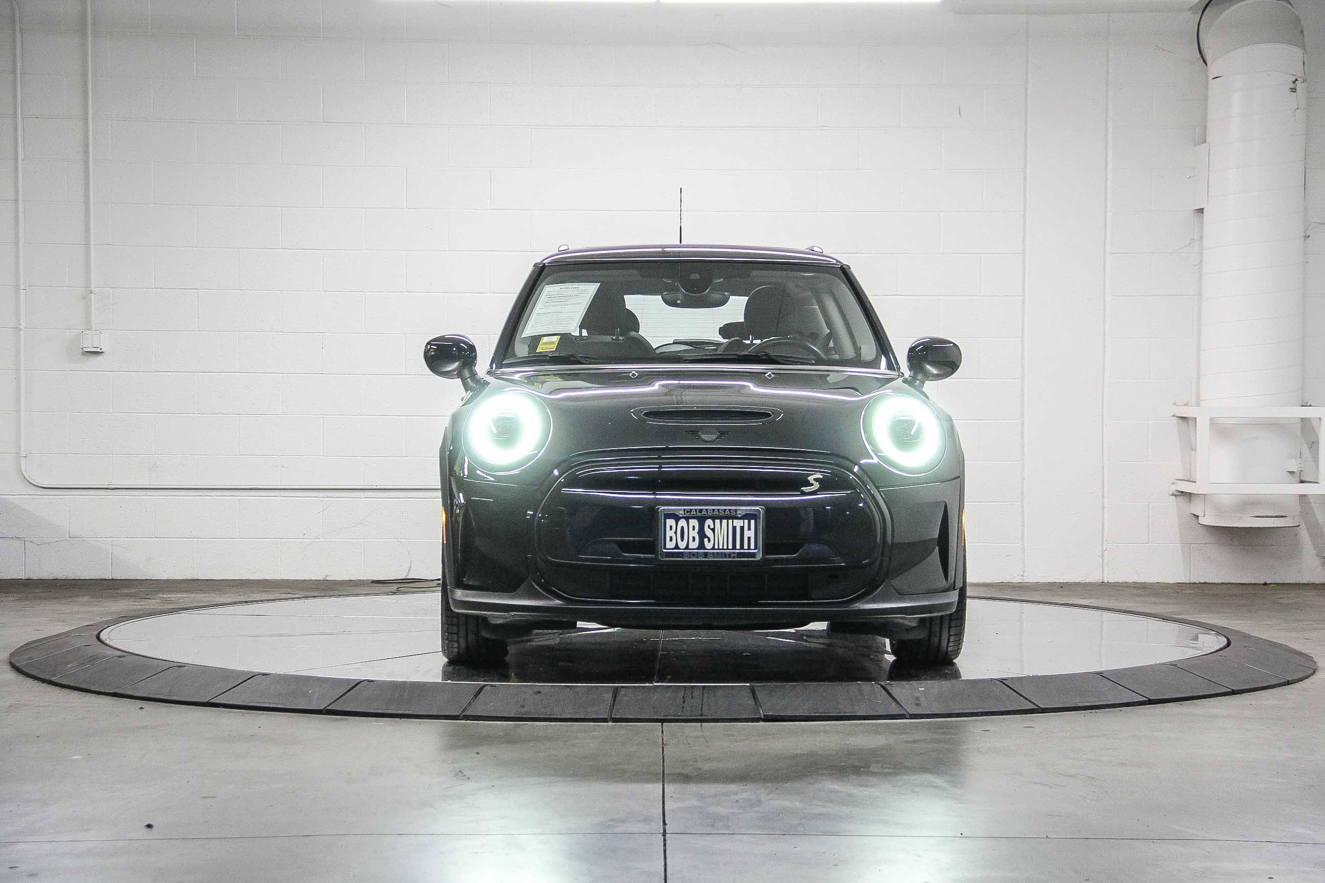 Certified 2024 MINI Cooper SE image 2