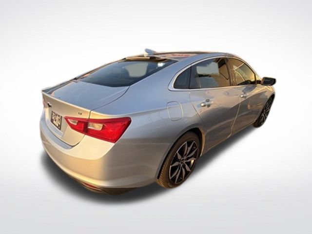 Used 2017 Chevrolet Malibu LT w/ Leather Package FWD image 9