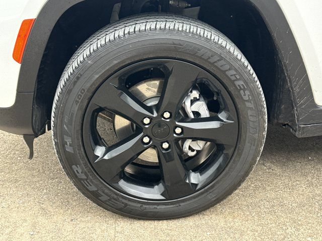 Used 2023 Jeep Grand Cherokee Altitude AWD/4WD image 14