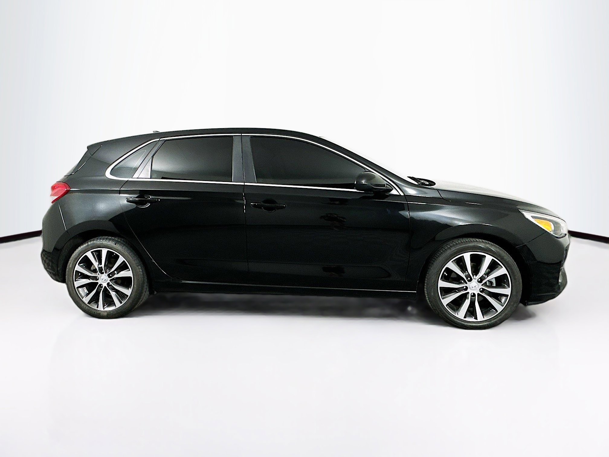 Used 2019 Hyundai Elantra GT image 10