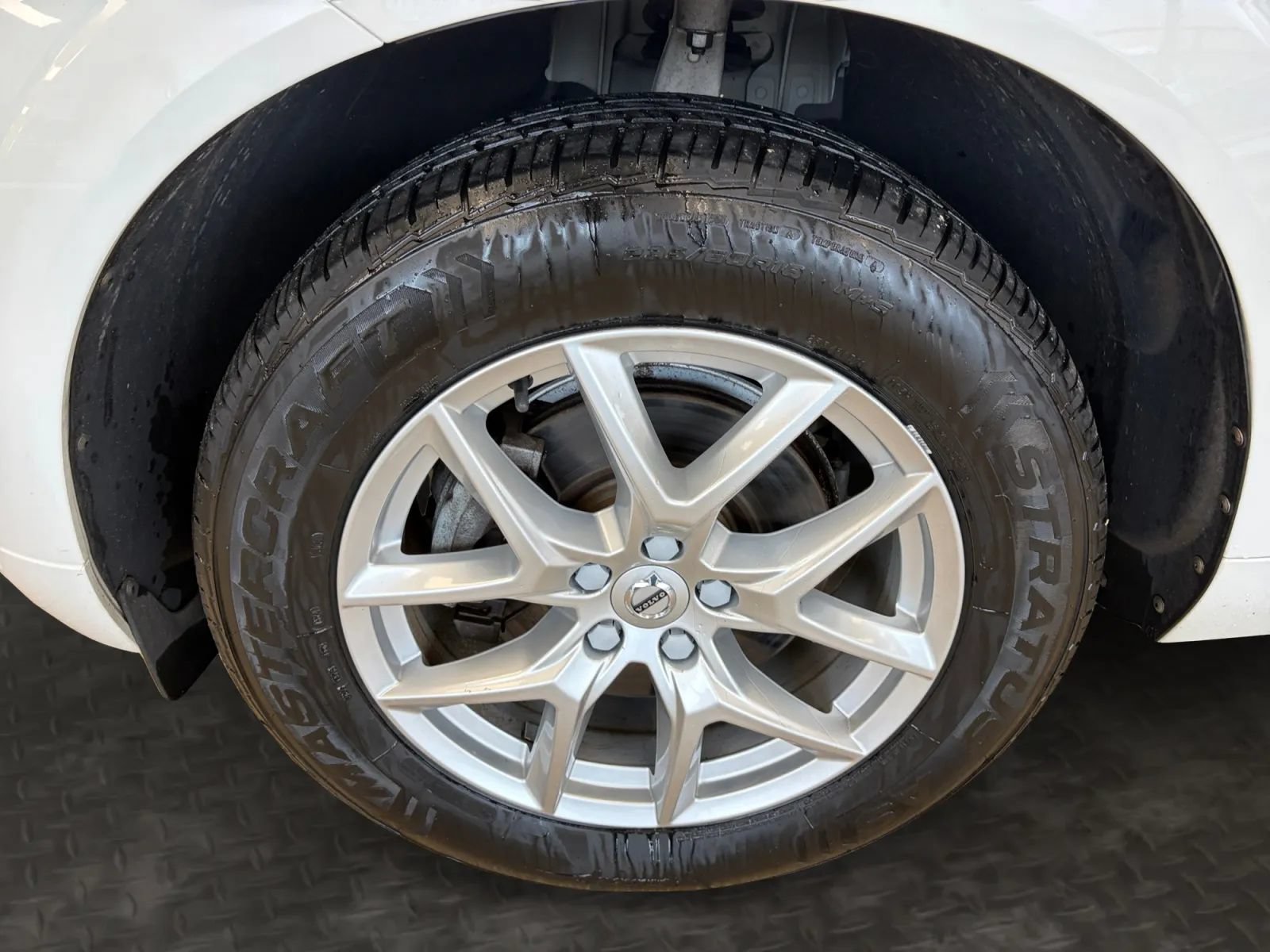 Used 2020 Volvo XC60 T5 Momentum AWD/4WD image 34