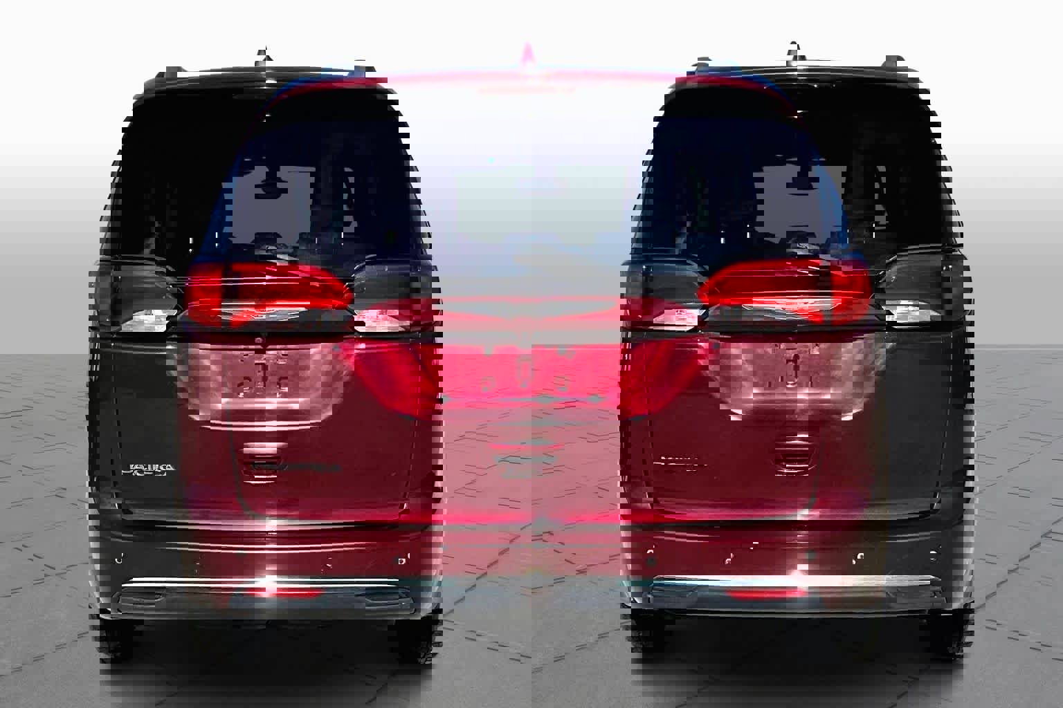 Used 2017 Chrysler Pacifica Touring-L image 4