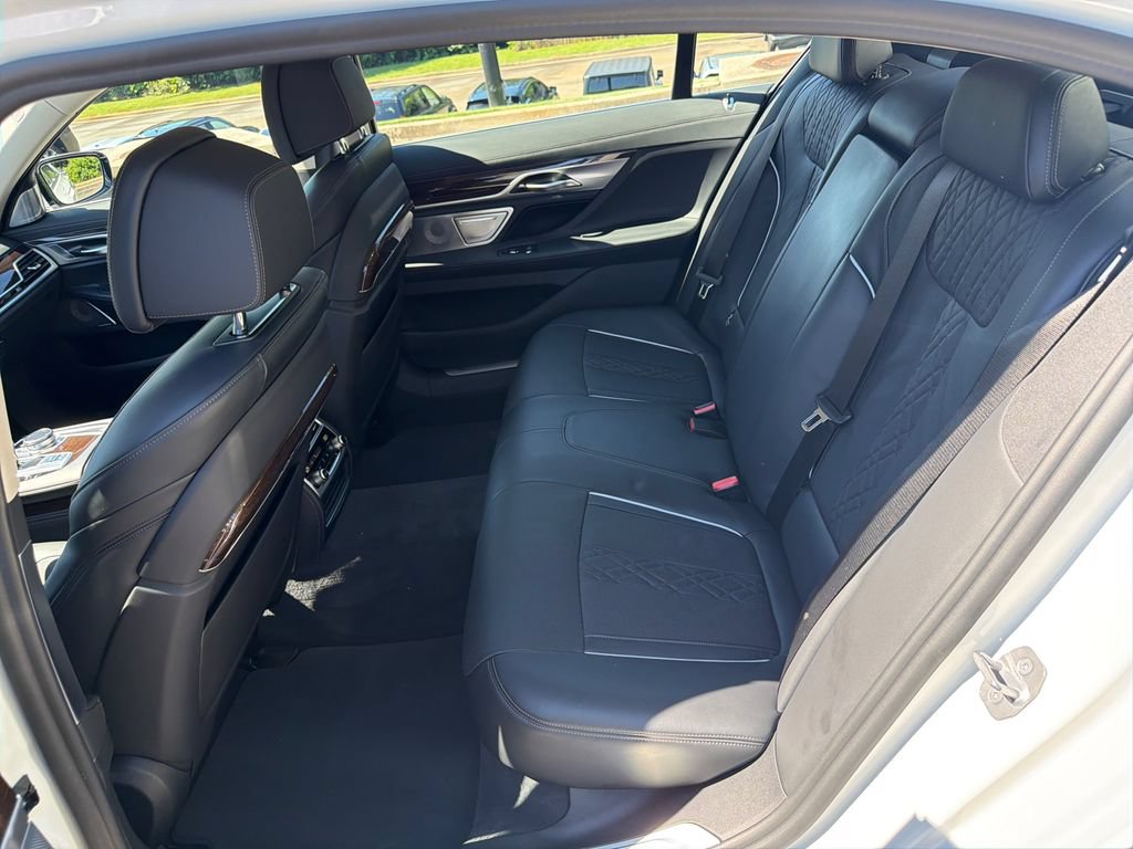 Used 2022 BMW 750i xDrive AWD/4WD image 20