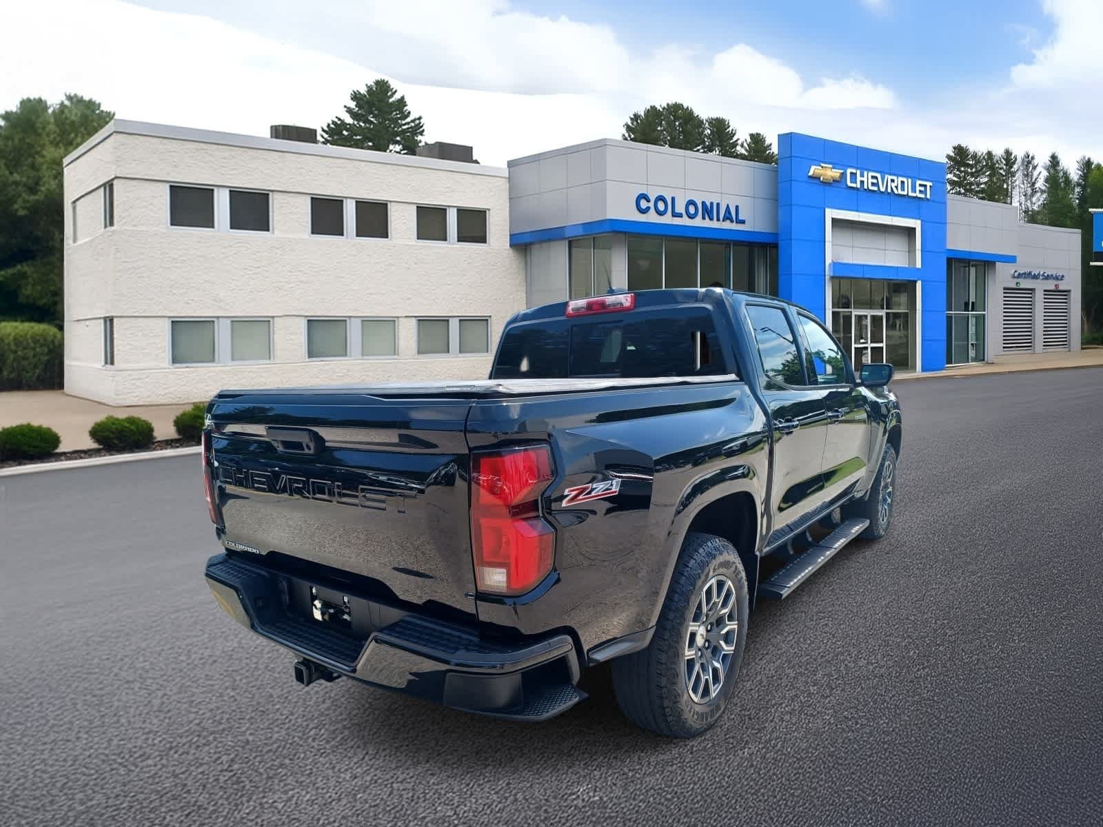 Used 2023 Chevrolet Colorado Z71 w/ Z71 Convenience Package 2 AWD/4WD image 4