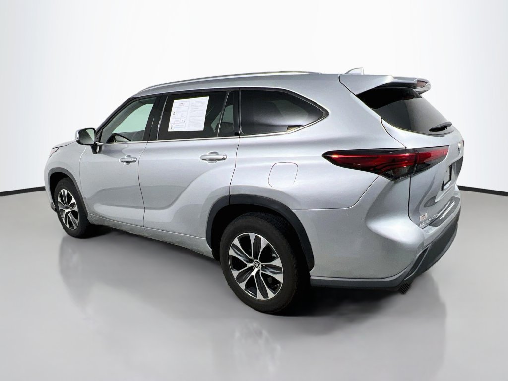 Used 2021 Toyota Highlander XLE FWD image 5