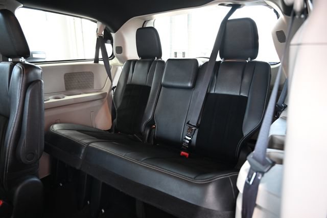 Used 2017 Dodge Grand Caravan SXT FWD image 13