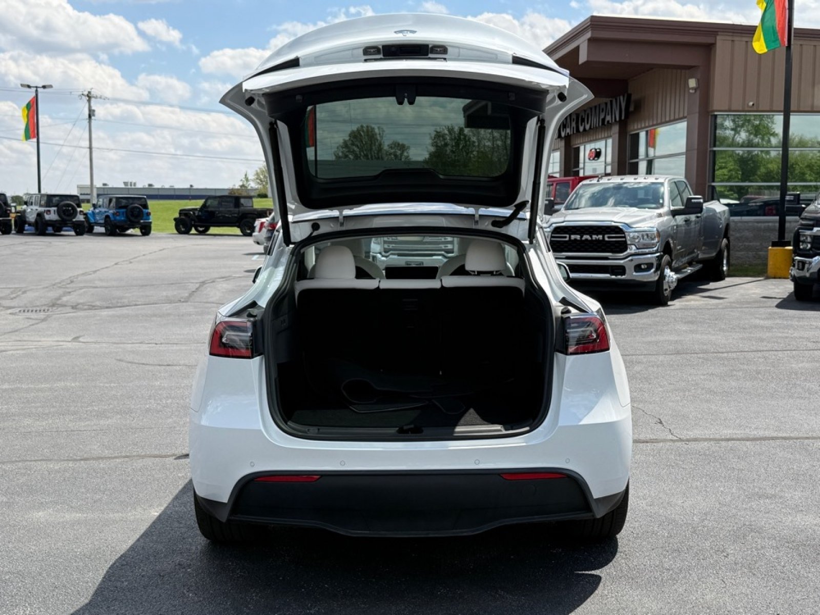 Used 2020 Tesla Model Y Long Range AWD/4WD image 37