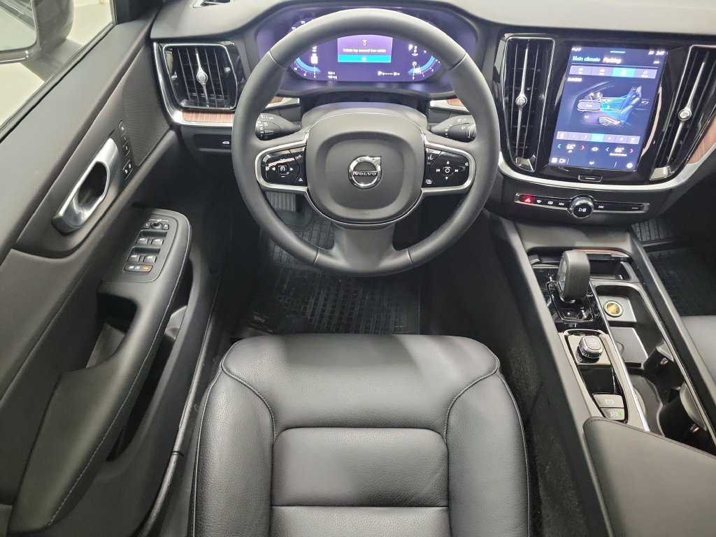 New 2025 Volvo S60 B5 Plus w/ Protection Package Premier FWD image 16