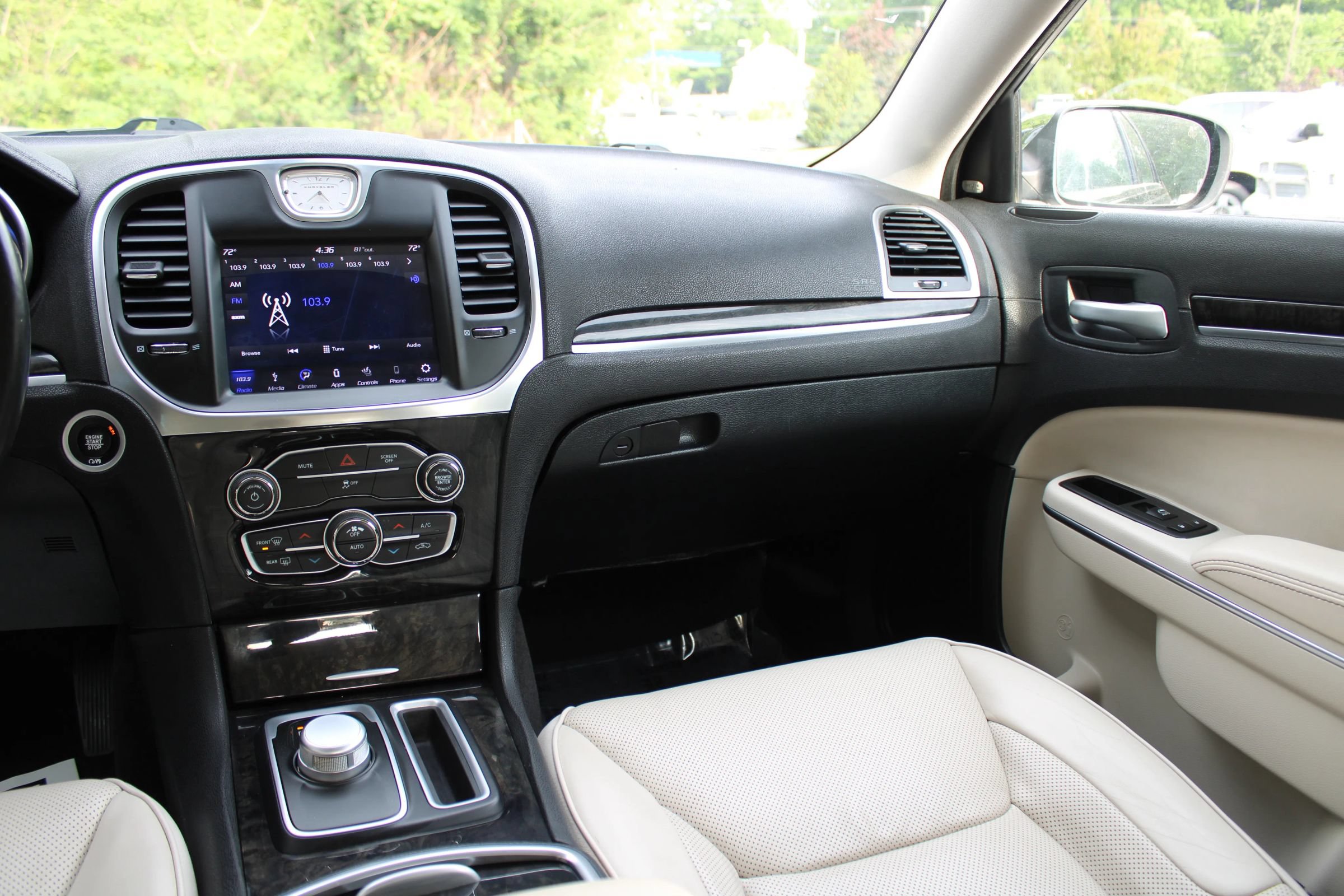 Used 2018 Chrysler 300 Limited RWD image 13