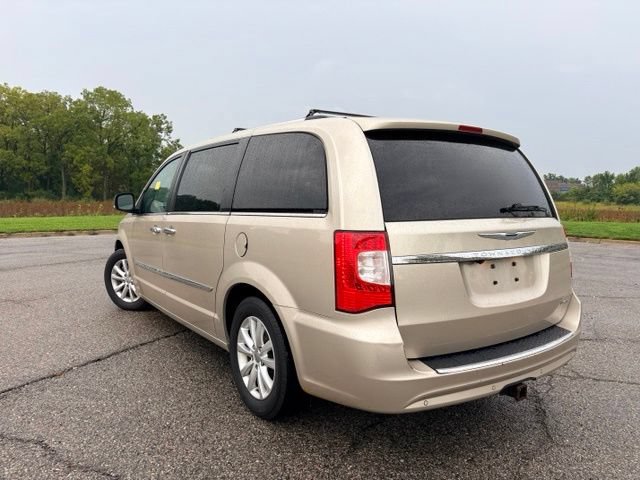 Used 2016 Chrysler Town & Country Limited Platinum w/ Trailer Tow Group FWD image 3