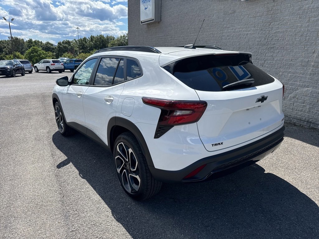 New 2025 Chevrolet Trax RS image 4