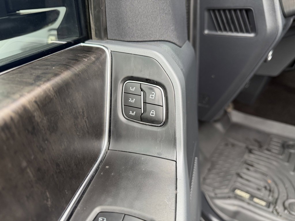 Used 2022 Ford F150 Lariat w/ Trailer Tow Package image 14