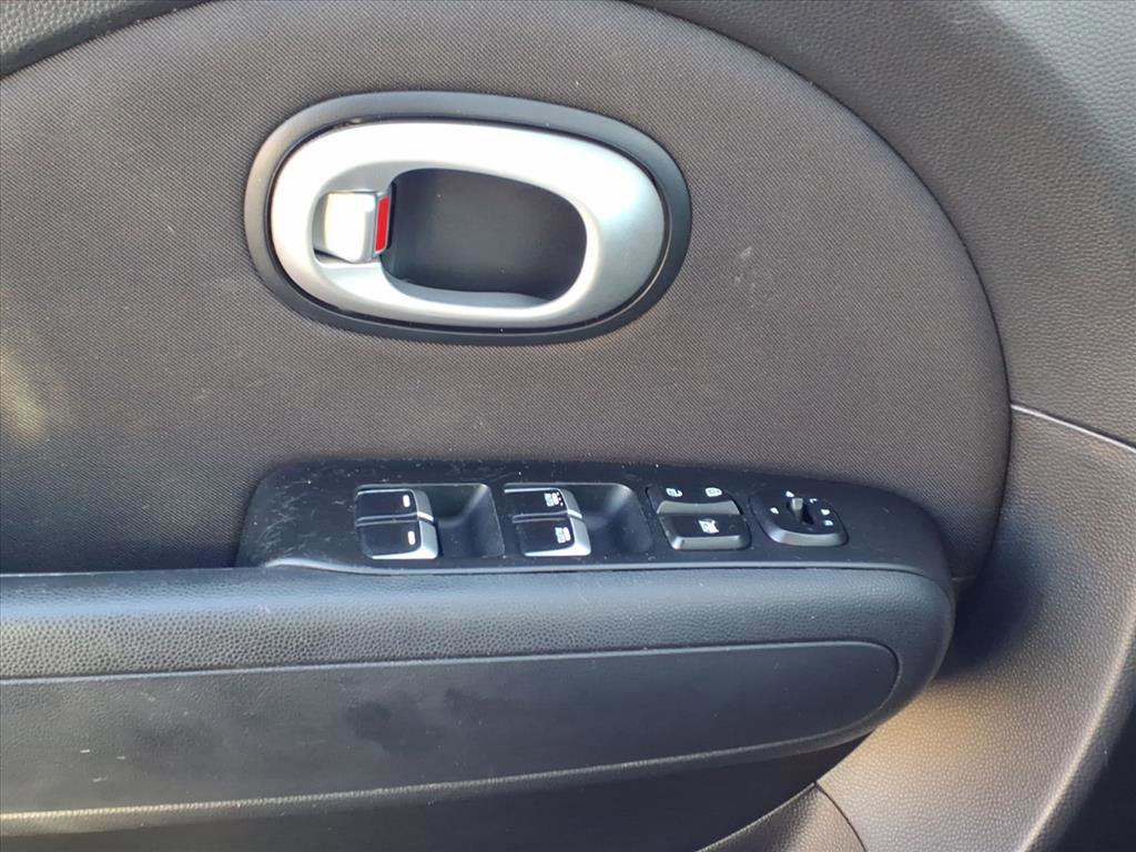 Used 2019 Kia Soul + image 24