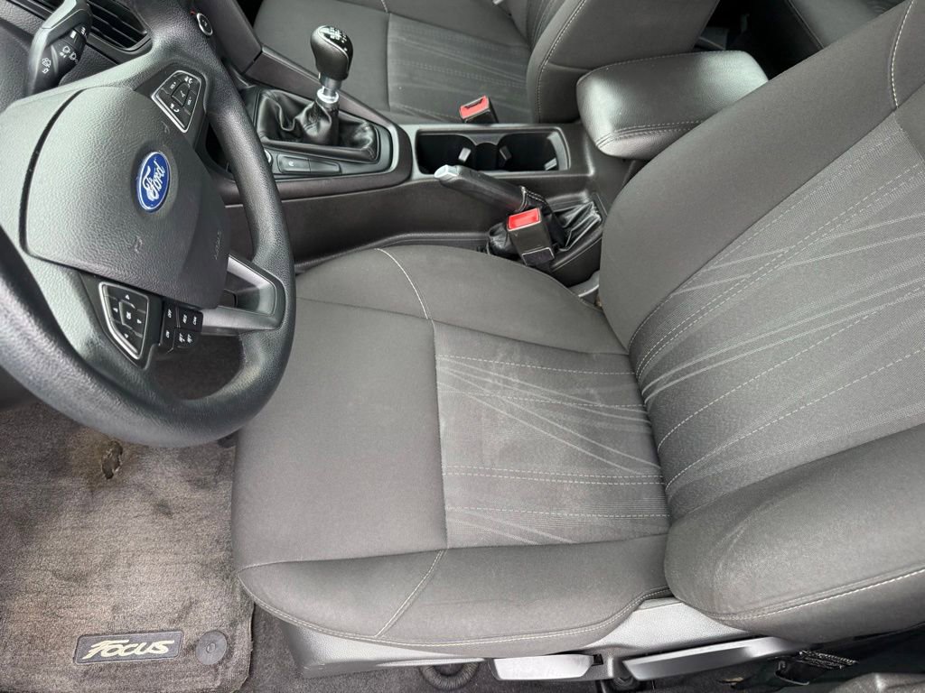 Used 2017 Ford Focus SE FWD image 12