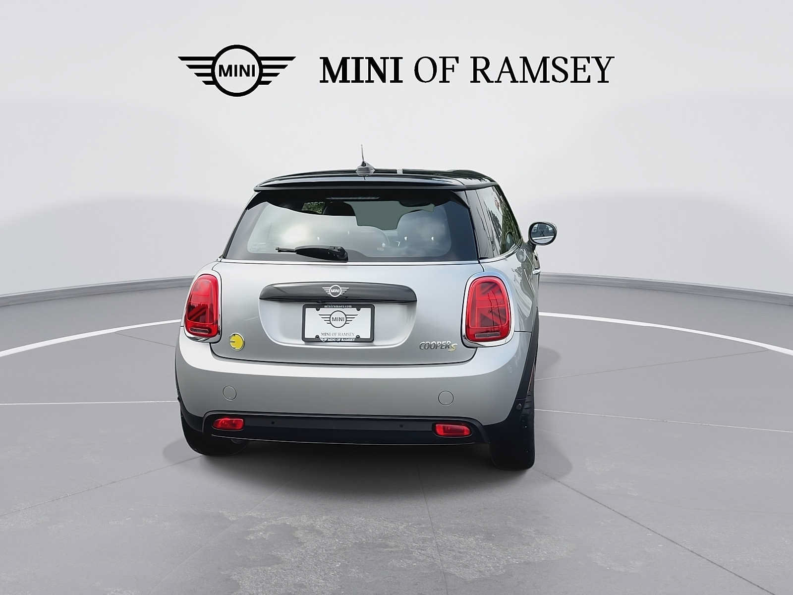Used 2024 MINI Cooper SE w/ Signature Upholstery Package FWD image 7