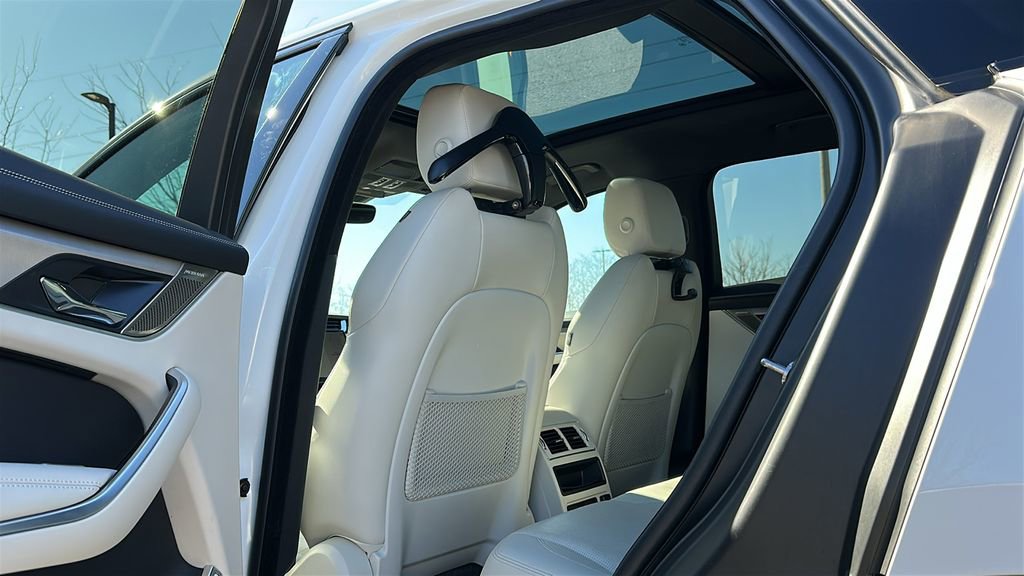 Certified 2025 Jaguar F-PACE R-Dynamic S image 21