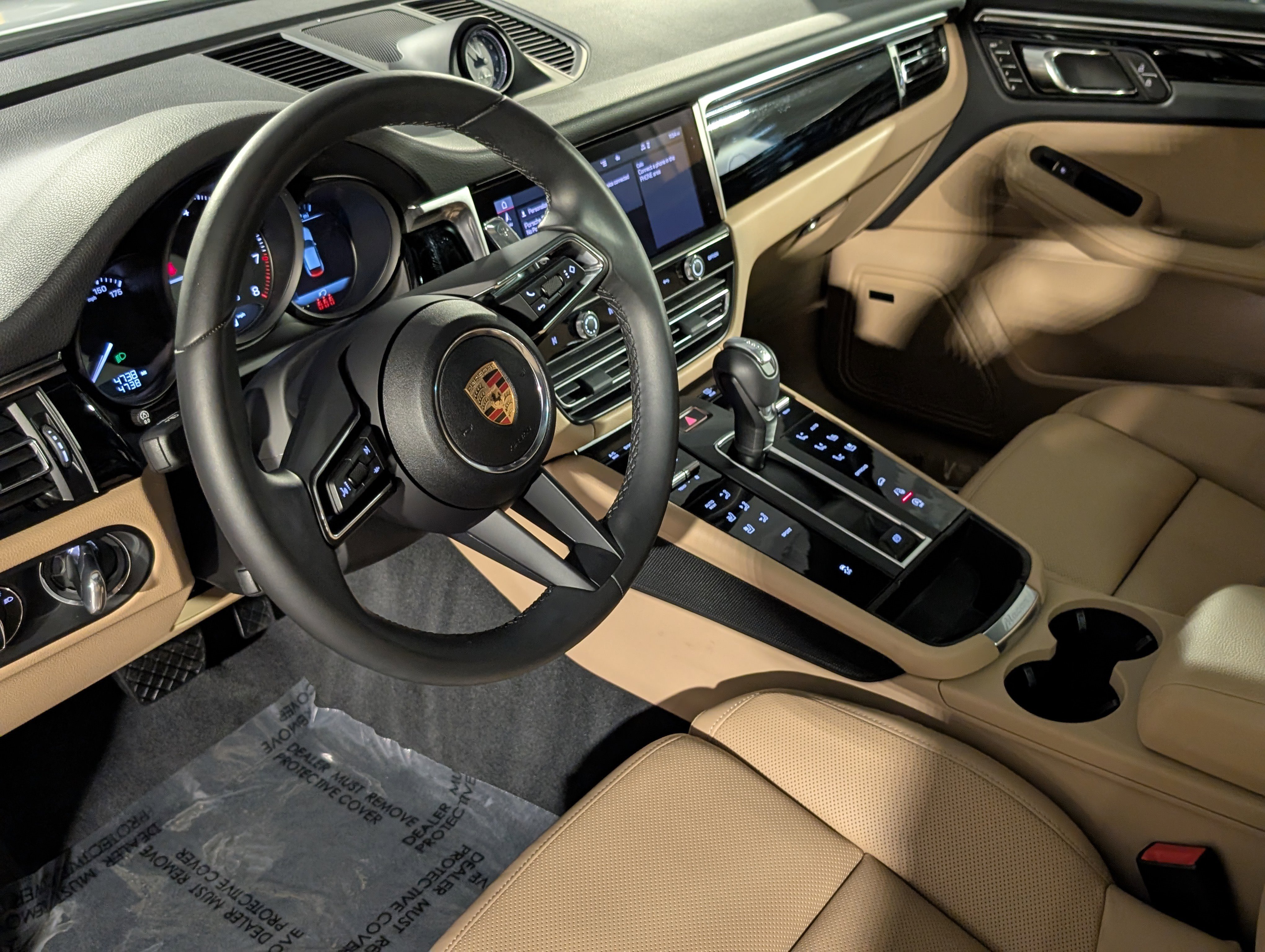 Certified 2025 Porsche Macan image 4