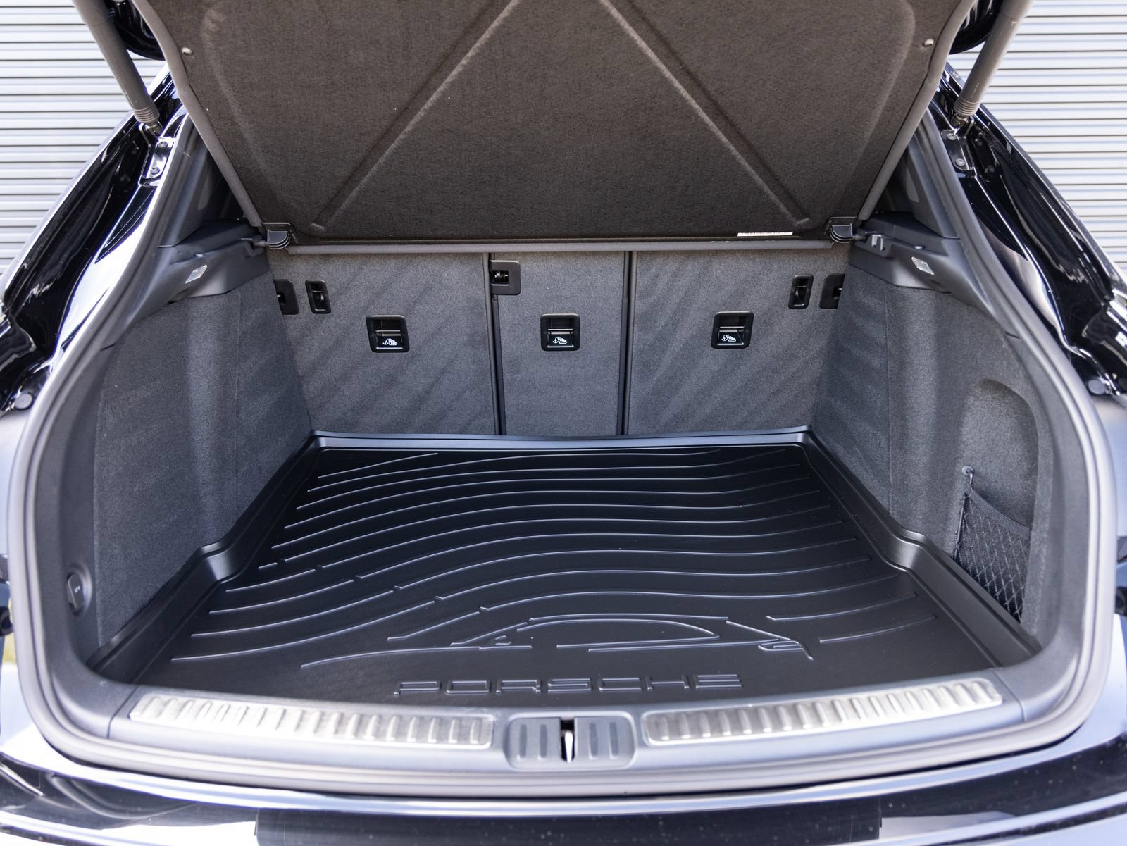 Certified 2026 Porsche Macan AWD/4WD image 27