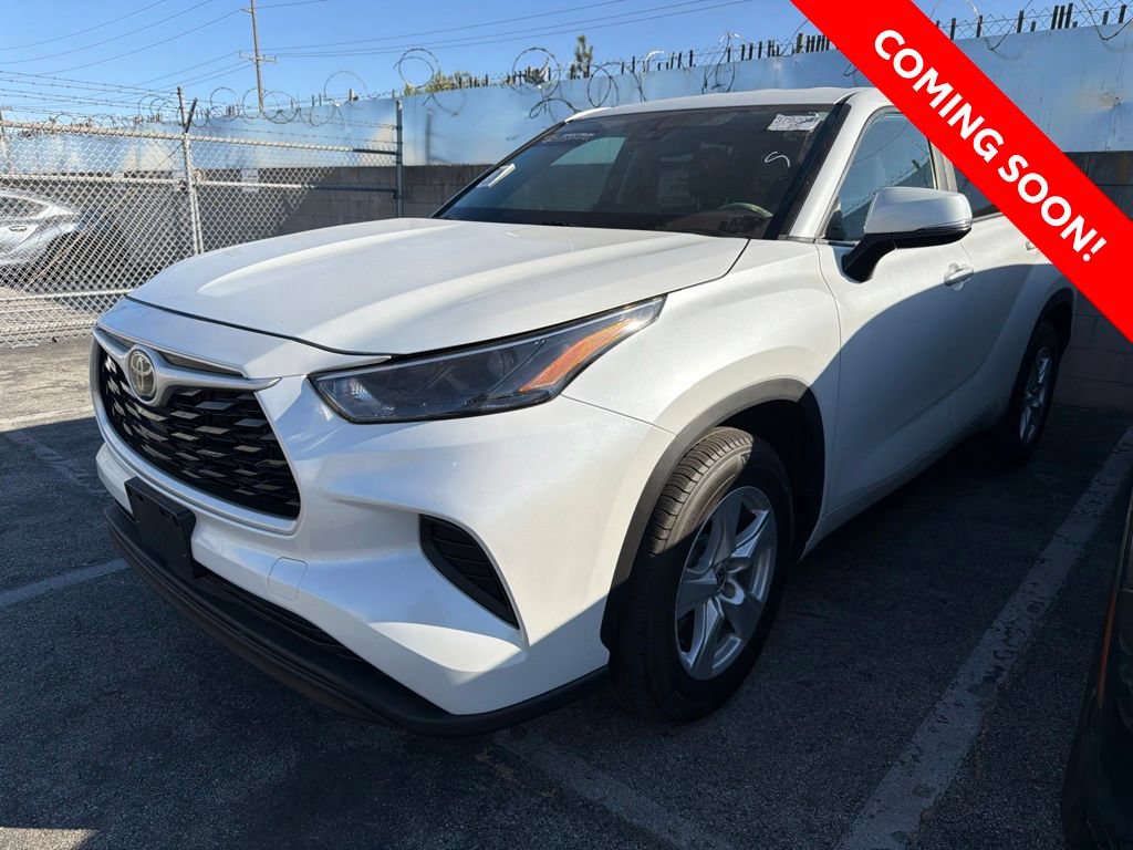 Used 2023 Toyota Highlander L FWD image 2