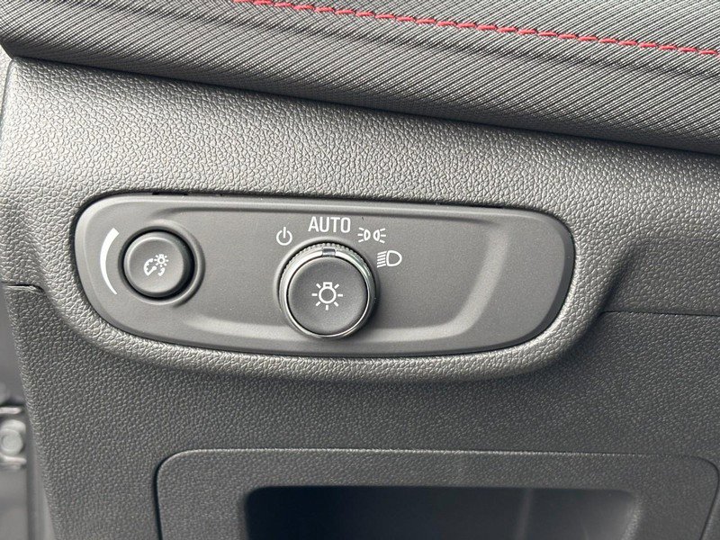 Used 2025 Chevrolet TrailBlazer RS w/ Convenience Package image 16