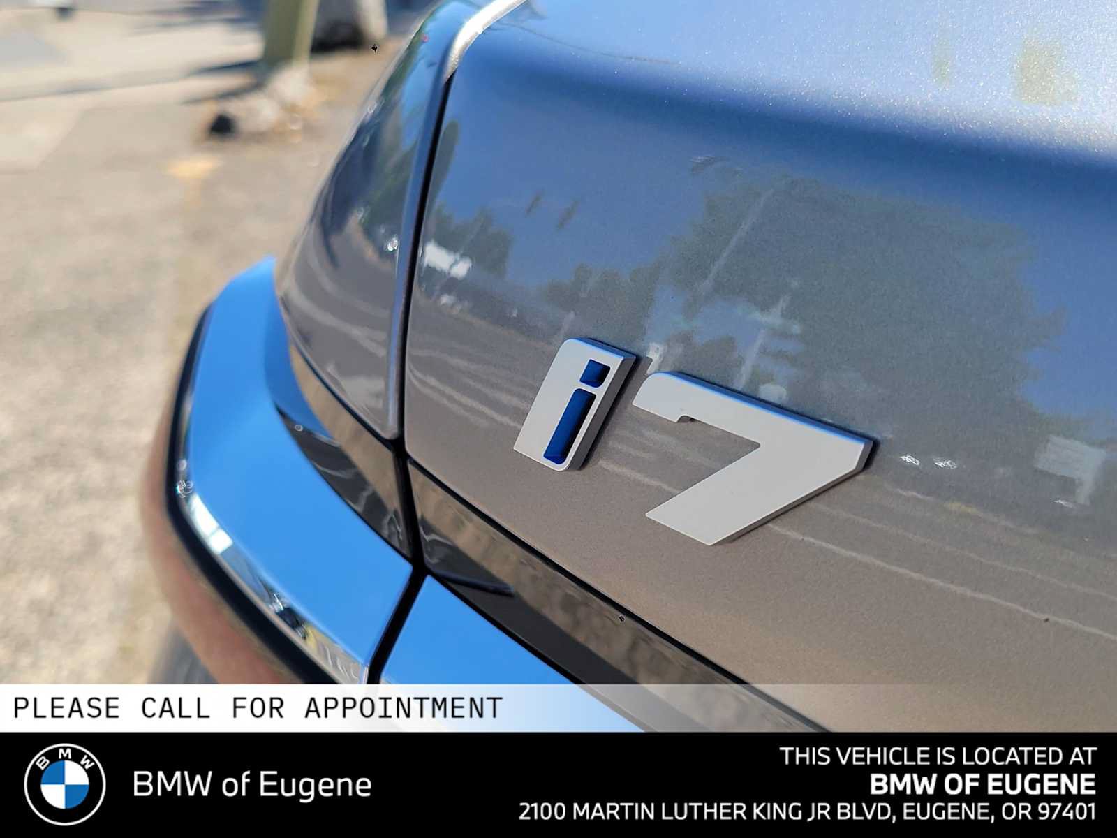 Used 2025 BMW i7 eDrive50 w/ M Sport Package RWD image 16