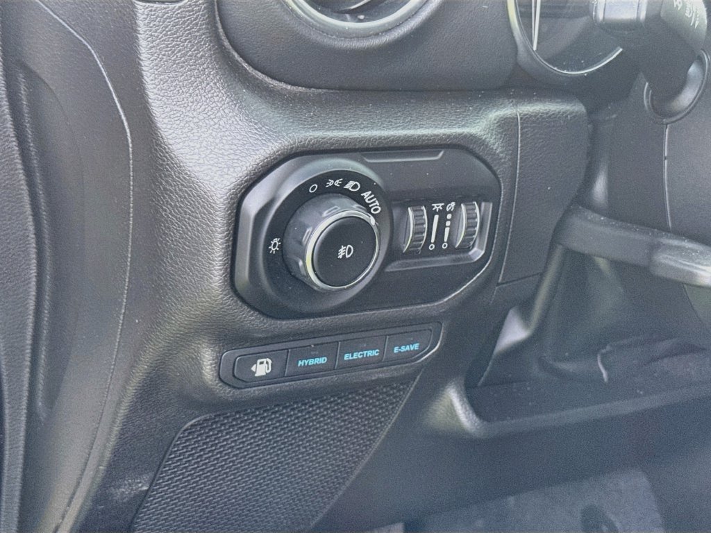 Used 2022 Jeep Wrangler Unlimited Sahara w/ Cold Weather Group AWD/4WD image 11