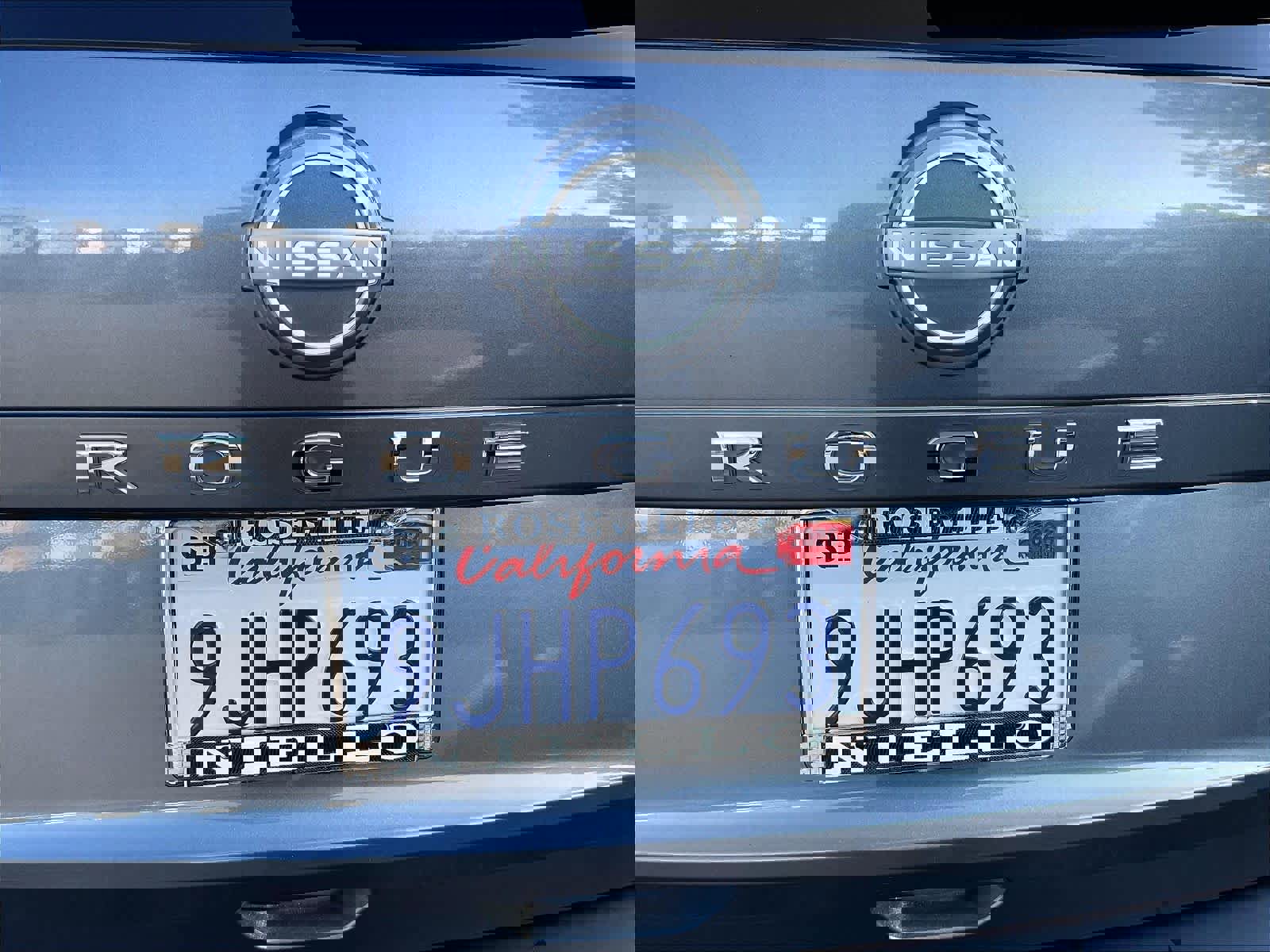 Used 2023 Nissan Rogue S image 11