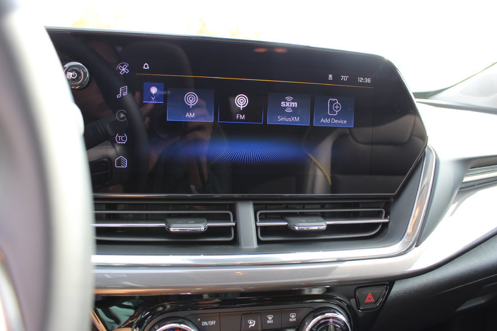 Used 2025 Chevrolet Trax ACTIV w/ Sunroof Package FWD image 18