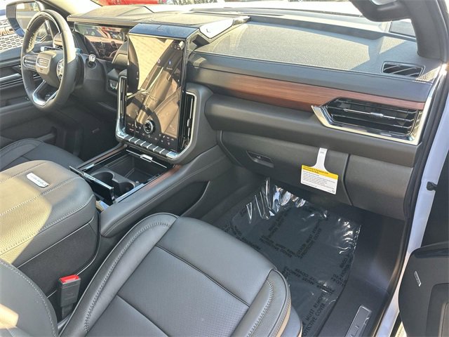 New 2026 GMC Yukon XL Denali w/ Denali Reserve Package image 32