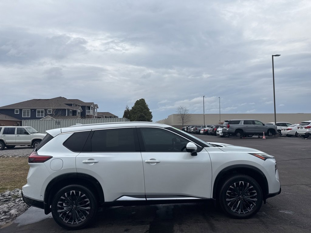 Used 2024 Nissan Rogue Platinum image 6