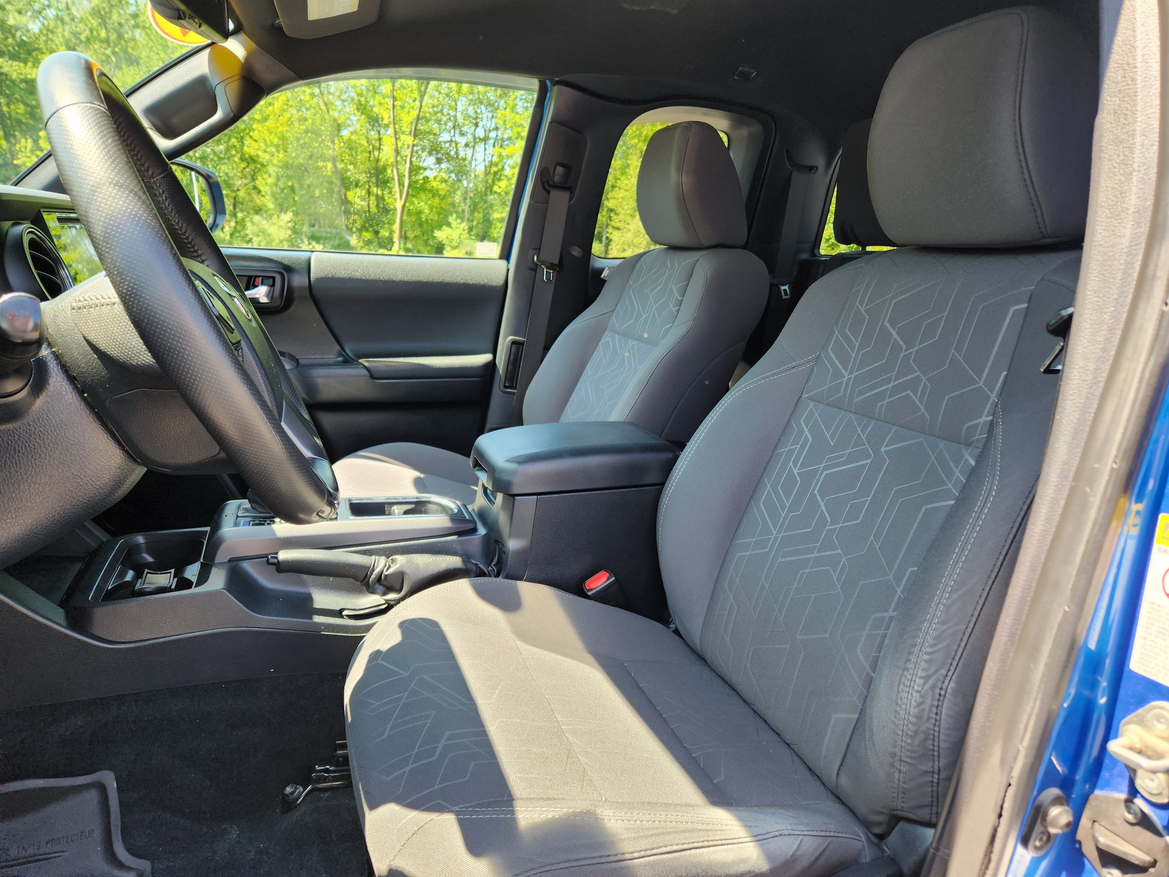 Used 2016 Toyota Tacoma TRD Off-Road w/ Premium & Technology Package AWD/4WD image 11