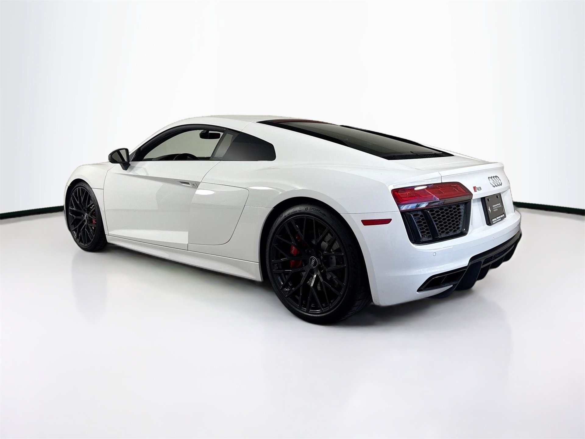 Used 2018 Audi R8 V10 w/ Premium Package image 5