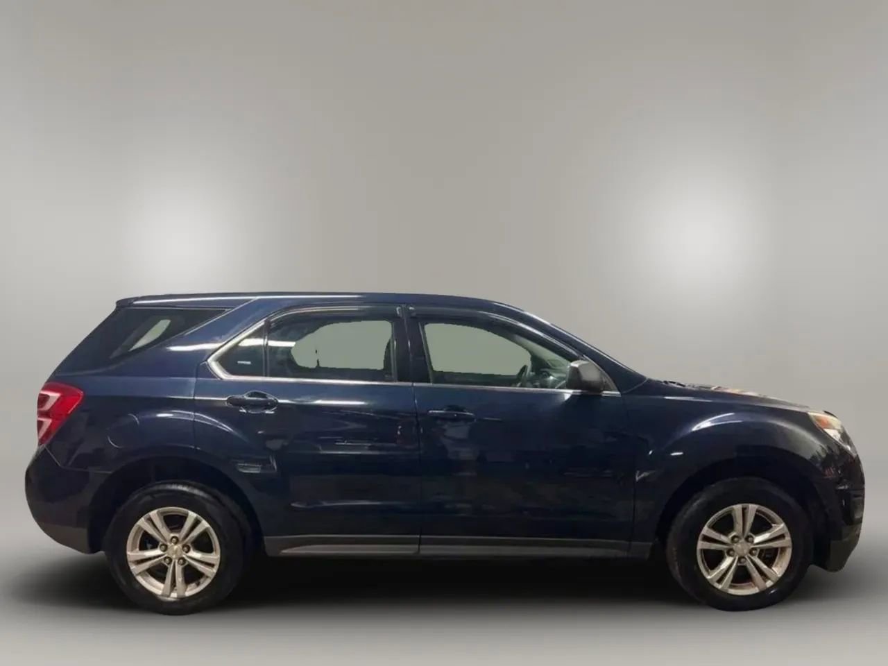 Used 2016 Chevrolet Equinox LS image 2