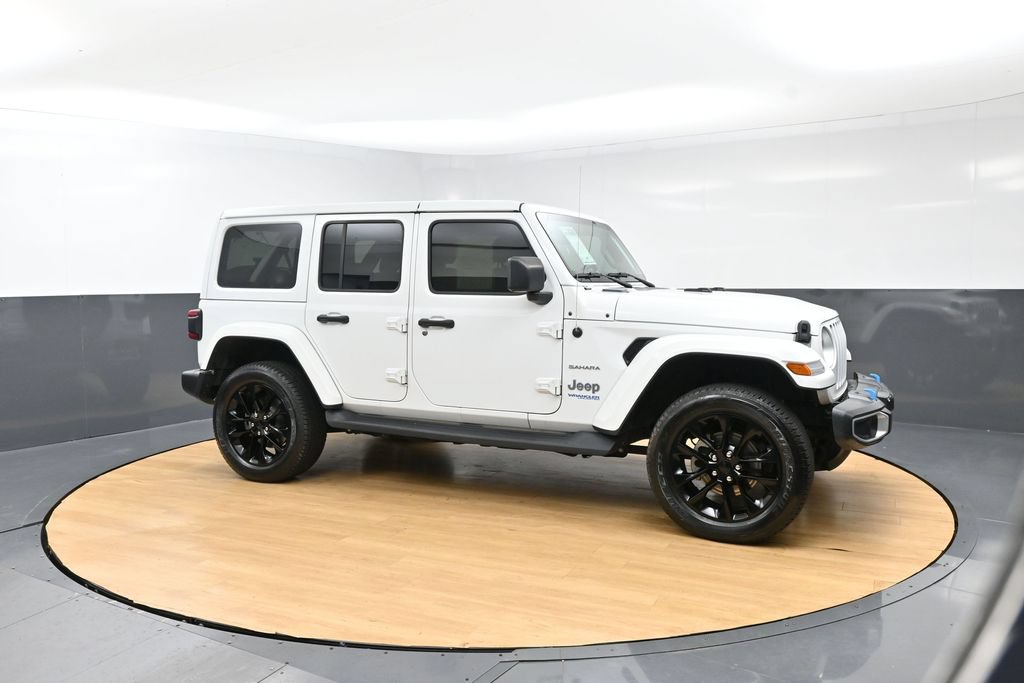 Used 2022 Jeep Wrangler Unlimited Sahara w/ Cold Weather Group AWD/4WD image 5