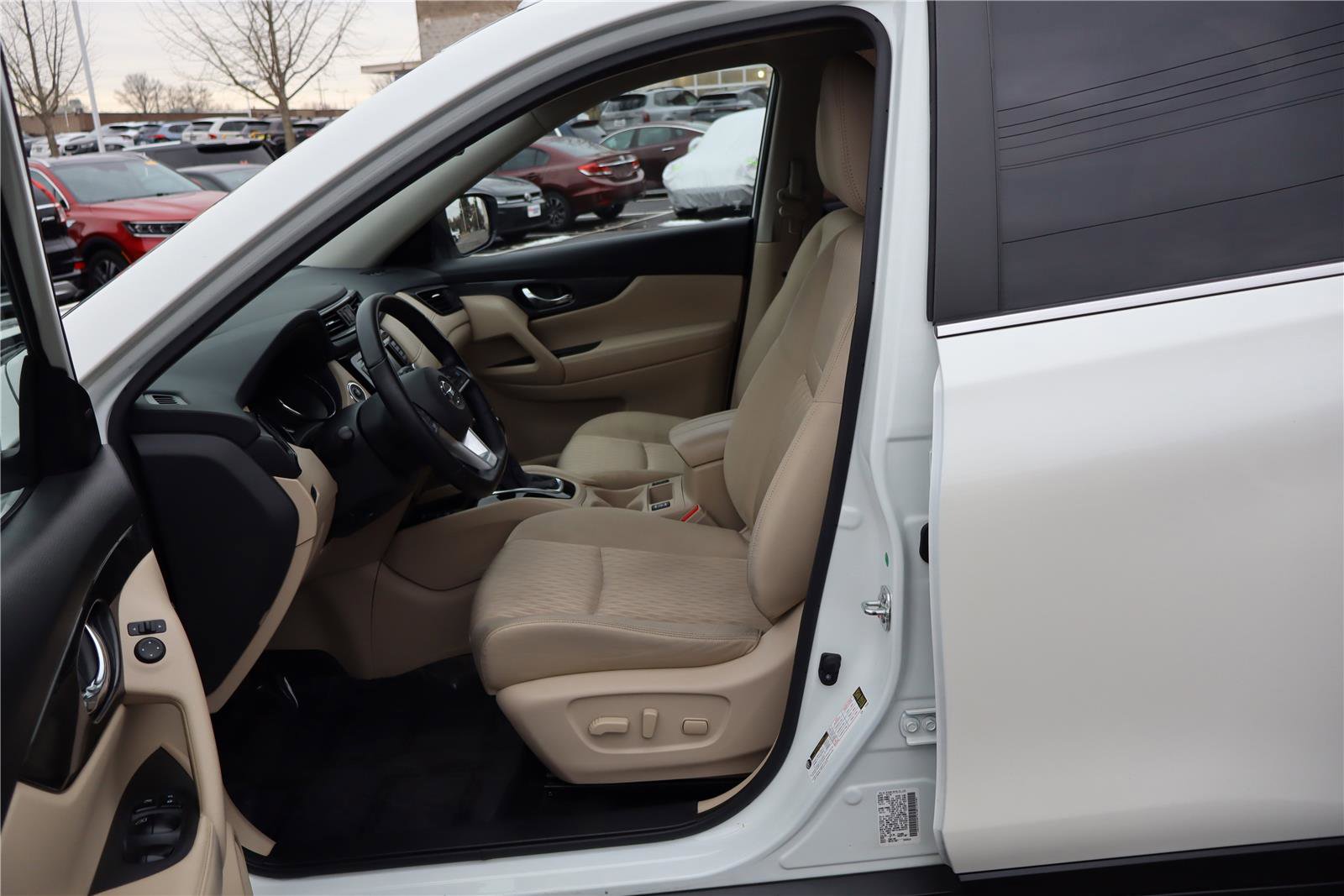 Used 2020 Nissan Rogue SV w/ Premium Package image 15