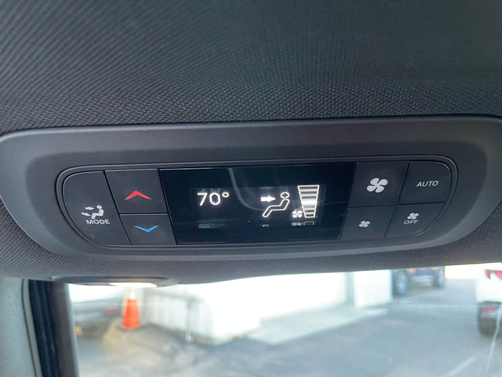 Used 2025 Chrysler Pacifica Limited image 24