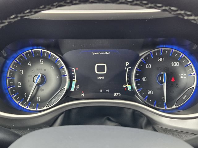 New 2026 Chrysler Pacifica Limited w/ Uconnect Theater Family Group FWD image 11
