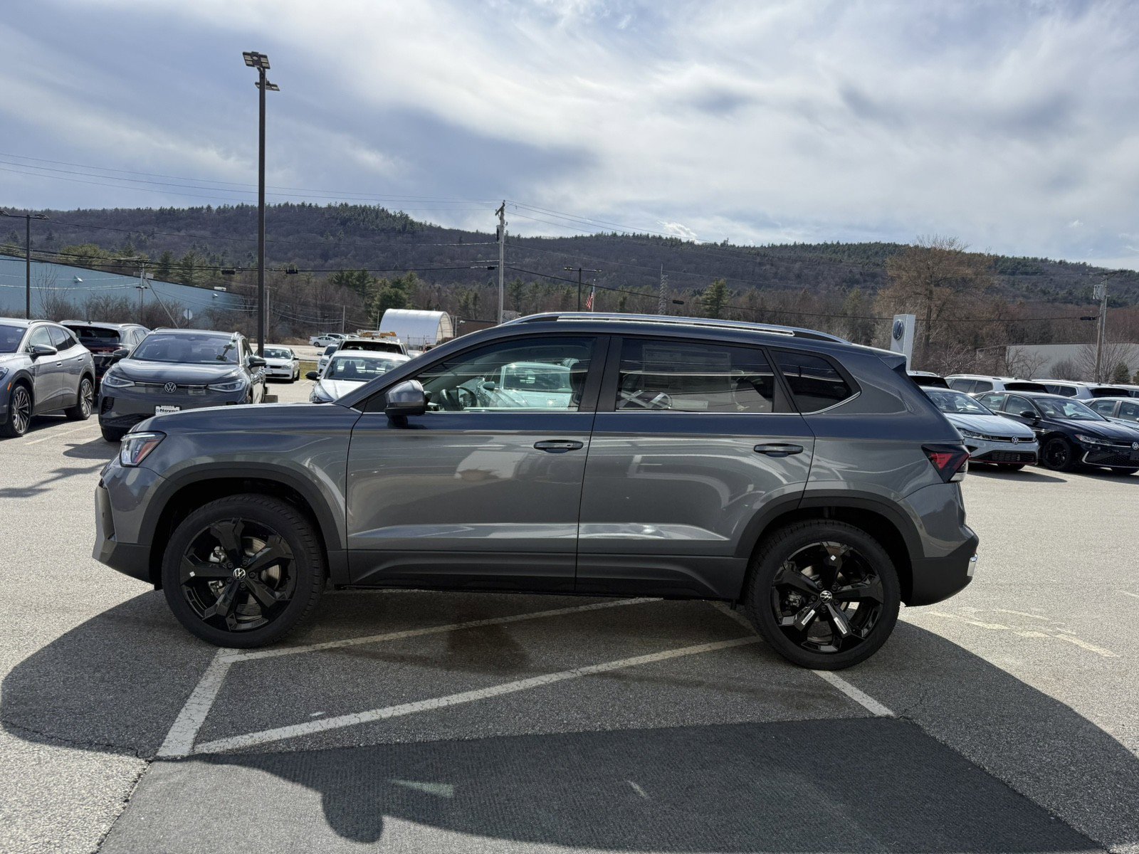 New 2025 Volkswagen Taos SEL image 6