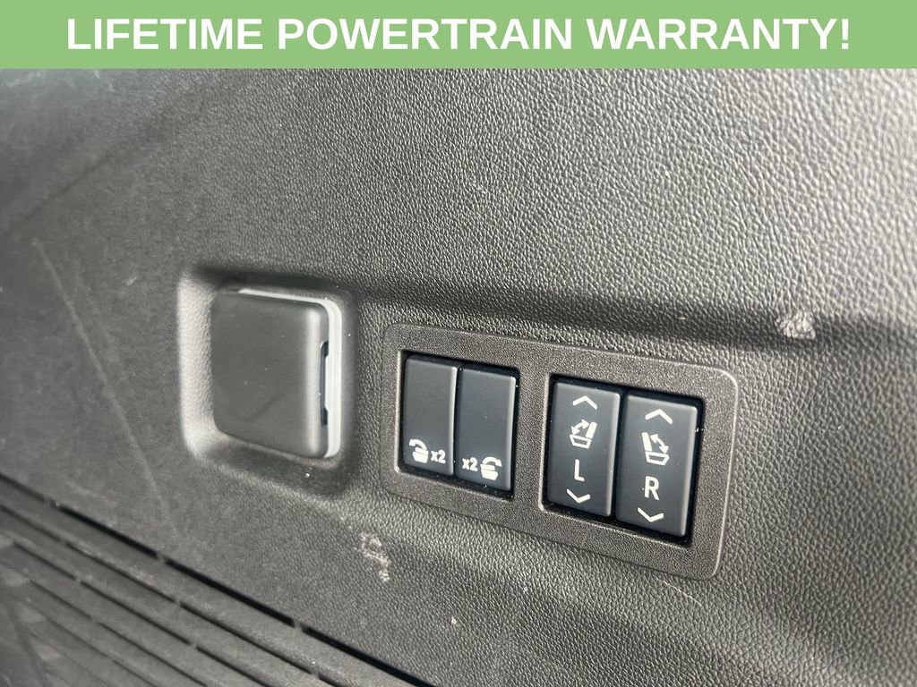 Used 2024 Chevrolet Suburban RST w/ Luxury Package image 15