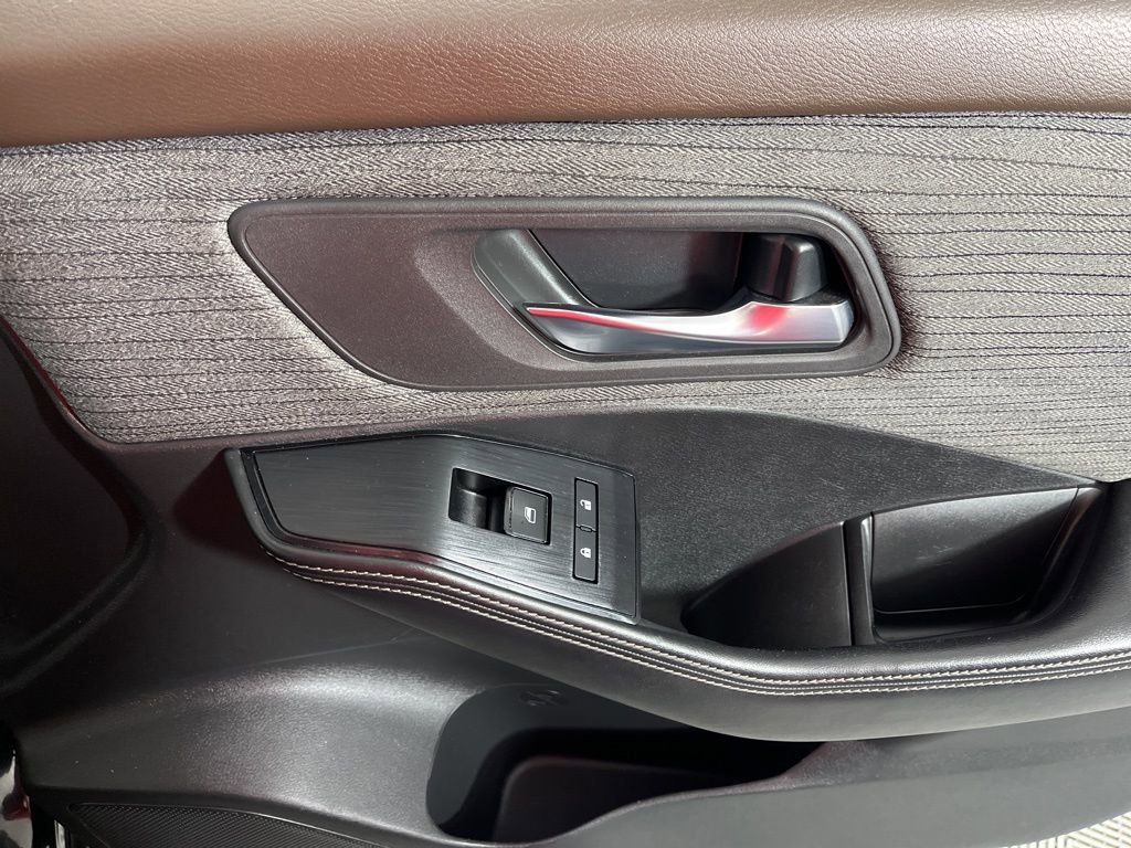 Used 2021 Nissan Rogue SV image 19