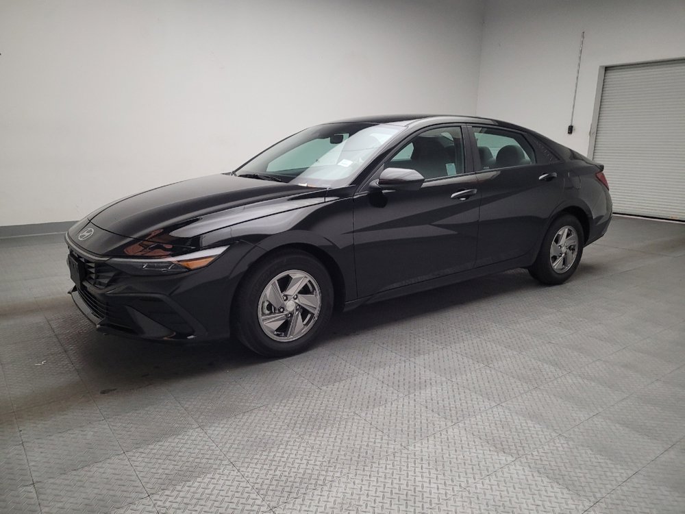 Used 2025 Hyundai Elantra SE image 2