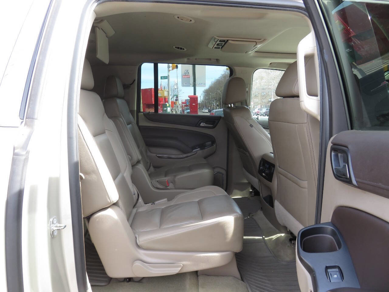 Used 2016 Chevrolet Suburban LT image 24