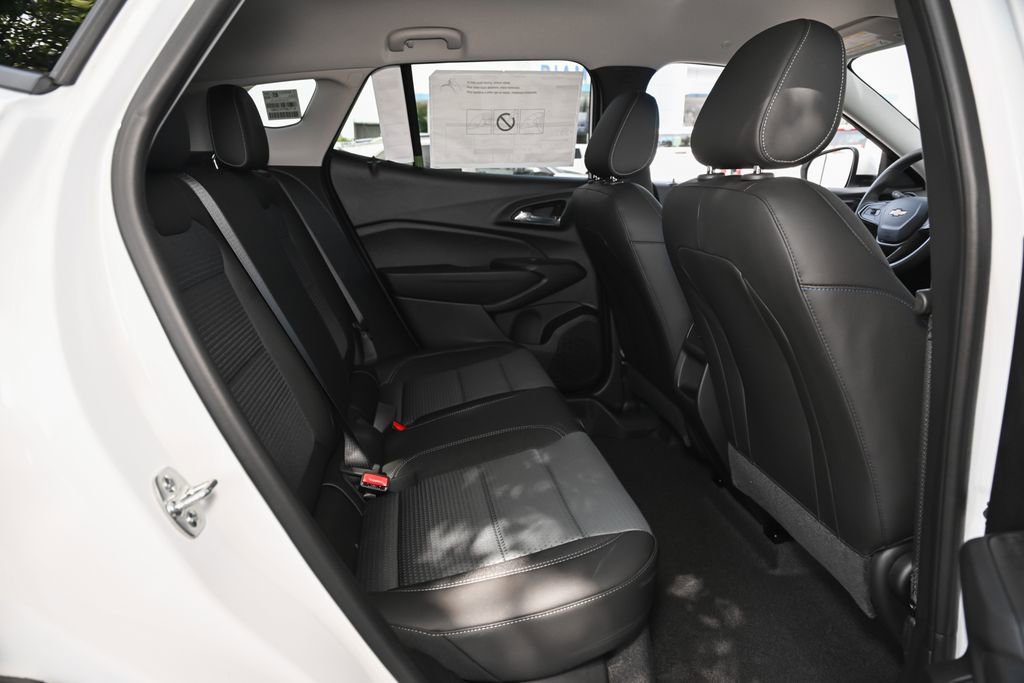 New 2026 Chevrolet Trax LT w/ LPO, Blackout Package FWD image 32
