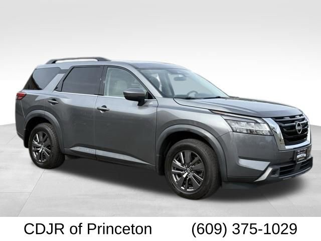 Used 2022 Nissan Pathfinder SV w/ SV Premium Package AWD/4WD image 1