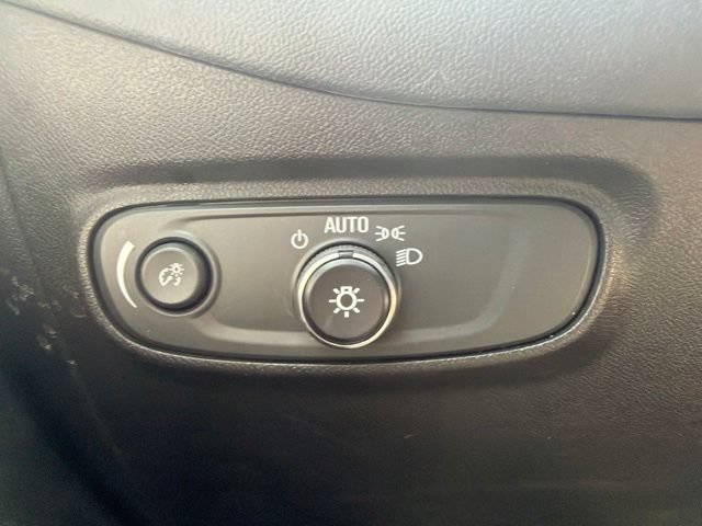 Used 2020 Chevrolet Equinox LS FWD image 21