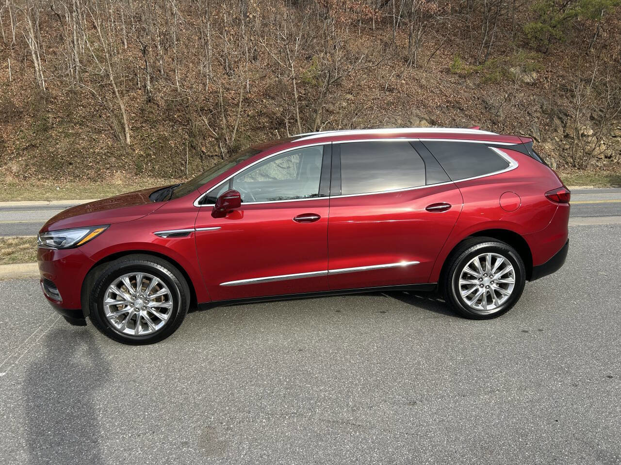 Used 2018 Buick Enclave Premium w/ Experience Buick Package image 3