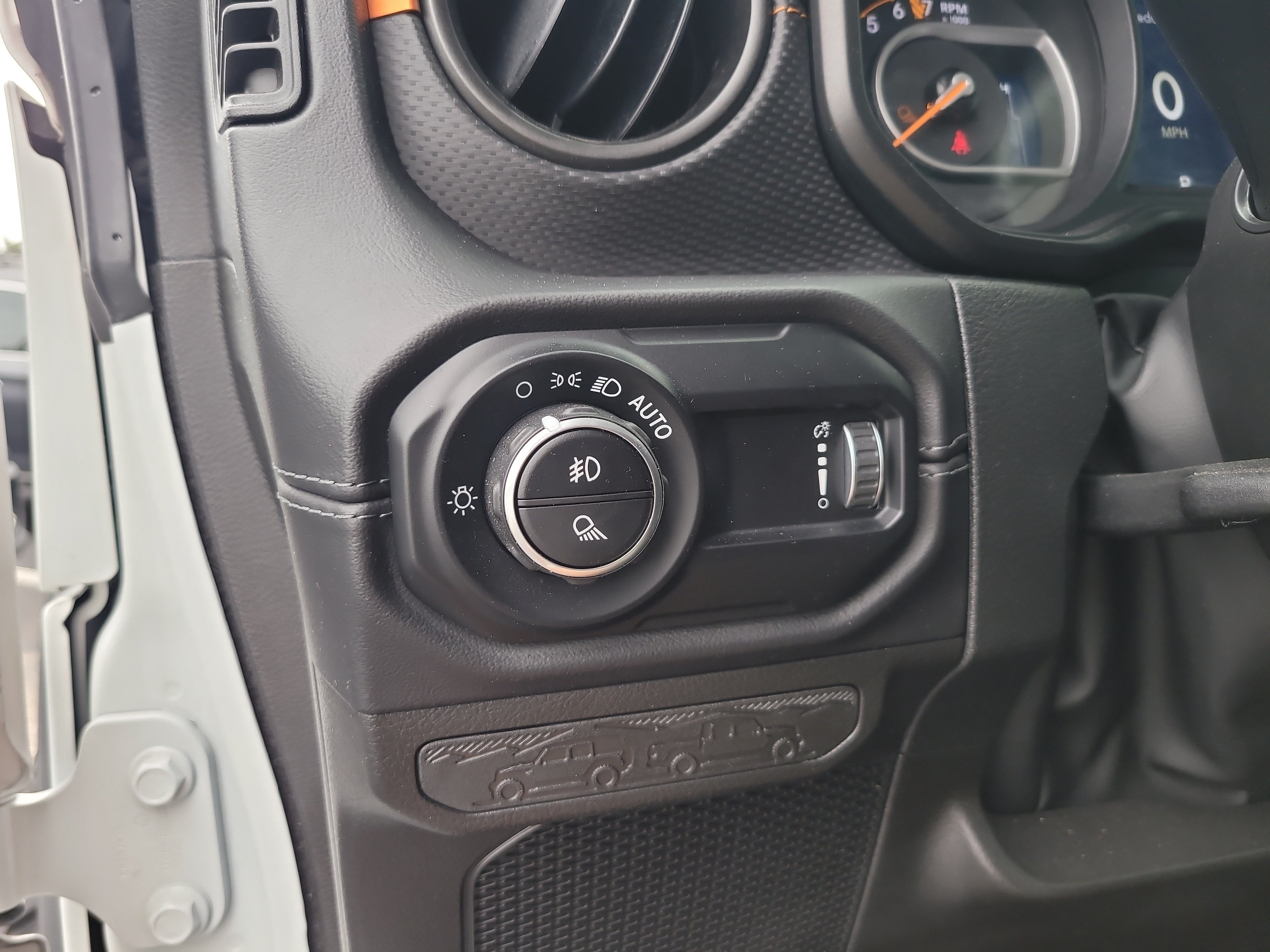 Used 2024 Jeep Gladiator Mojave AWD/4WD image 32